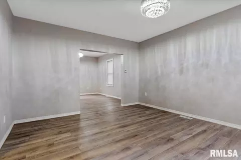 Living - 1215 N 5th St, Springfield, IL 62702 photo 1 of 2
