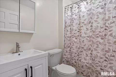 Bath - 1215 N 5th St, Springfield, IL 62702 photo 1 of 2