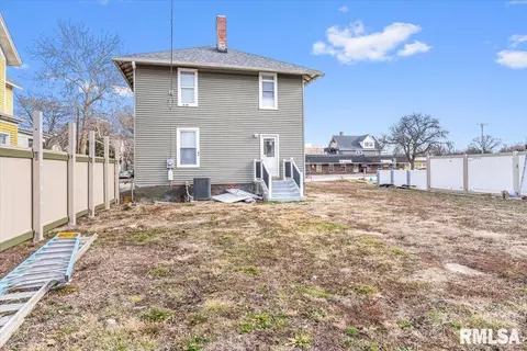 Exterior - 1215 N 5th St, Springfield, IL 62702 photo 3 of 3