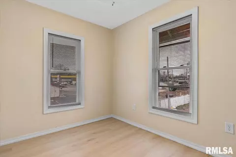 Bedroom - 1215 N 5th St, Springfield, IL 62702 photo 5 of 7