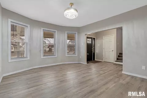 Living - 1215 N 5th St, Springfield, IL 62702 photo 2 of 2