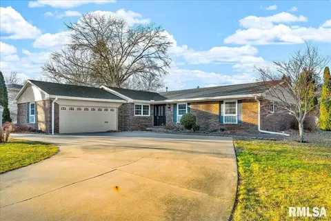 192 Potawatomi Rd, Galesburg, IL 61401