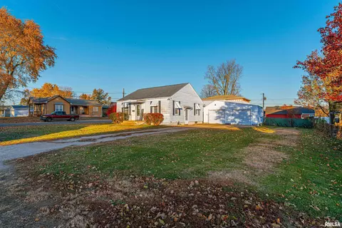 530 Grand Ave, Lincoln, IL 62656