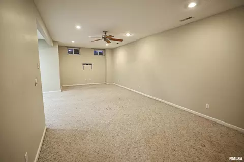Living - 5 Pheasant Ln, Pittsfield, IL 62363 photo 9 of 9