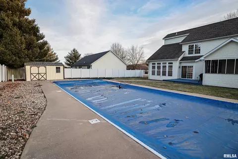 Exterior - 5 Pheasant Ln, Pittsfield, IL 62363 photo 15 of 16