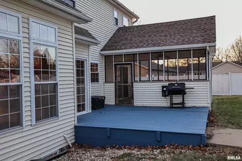 Exterior - 5 Pheasant Ln, Pittsfield, IL 62363 photo 13 of 16