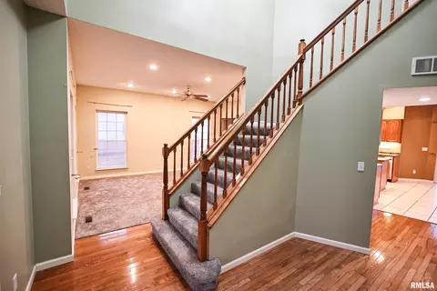 Entry Way - 5 Pheasant Ln, Pittsfield, IL 62363 photo 2 of 5