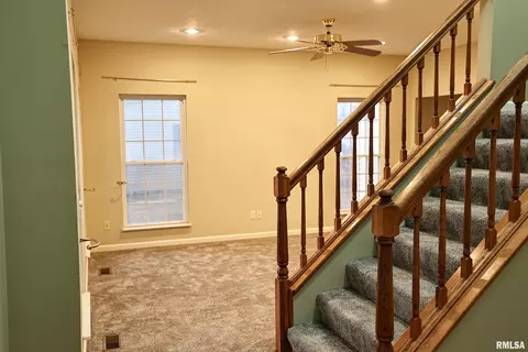Living - 5 Pheasant Ln, Pittsfield, IL 62363 photo 1 of 9