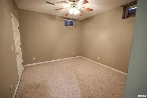 Bedroom - 5 Pheasant Ln, Pittsfield, IL 62363 photo 6 of 6