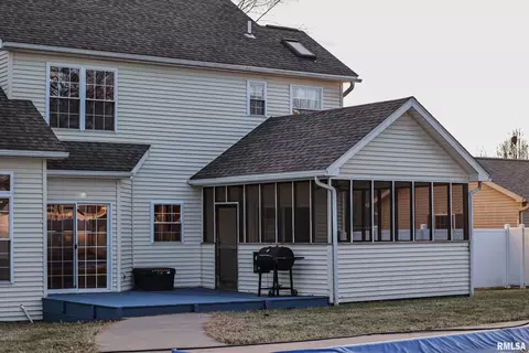 Exterior - 5 Pheasant Ln, Pittsfield, IL 62363 photo 14 of 16