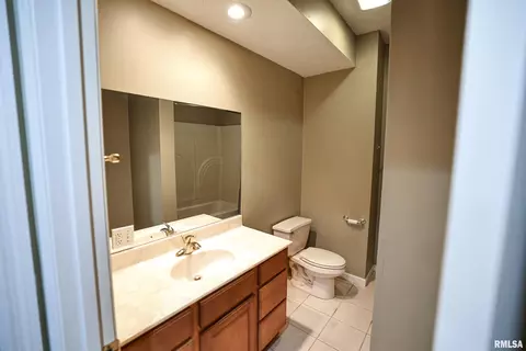 Bath - 5 Pheasant Ln, Pittsfield, IL 62363 photo 7 of 7