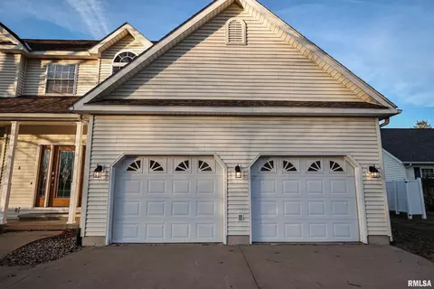 Exterior - 5 Pheasant Ln, Pittsfield, IL 62363 photo 8 of 16