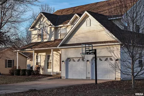 Exterior - 5 Pheasant Ln, Pittsfield, IL 62363 photo 5 of 16