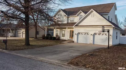 Exterior - 5 Pheasant Ln, Pittsfield, IL 62363 photo 4 of 16