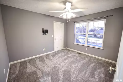 Bedroom - 5 Pheasant Ln, Pittsfield, IL 62363 photo 3 of 6