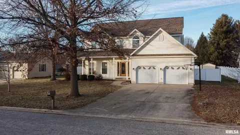 Exterior - 5 Pheasant Ln, Pittsfield, IL 62363 photo 3 of 16