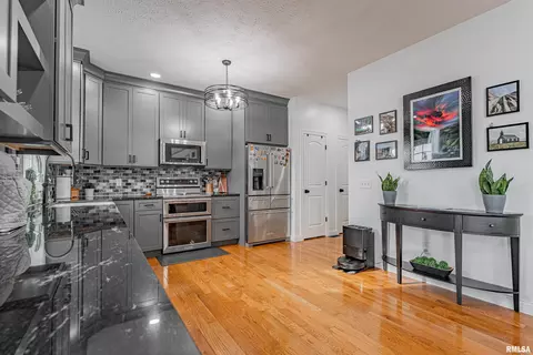 Kitchen - 9142 Prospect Rd, Mount Olive, IL 62069 photo 2 of 2
