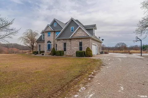 Exterior - 9142 Prospect Rd, Mount Olive, IL 62069 photo 3 of 7