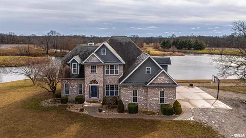 9142 Prospect Rd, Mount Olive, IL 62069