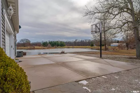 Exterior - 9142 Prospect Rd, Mount Olive, IL 62069 photo 7 of 7