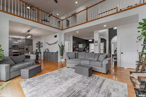 Entry Way - 9142 Prospect Rd, Mount Olive, IL 62069 photo 5 of 12