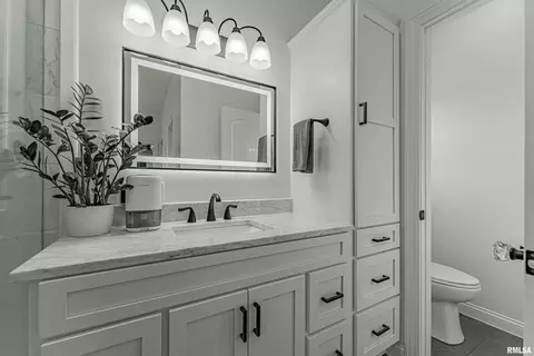 Bath - 9142 Prospect Rd, Mount Olive, IL 62069 photo 5 of 7