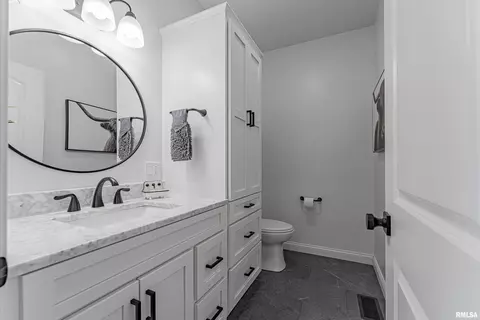 Bath - 9142 Prospect Rd, Mount Olive, IL 62069 photo 1 of 7