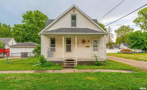 414 S Mclean St, Lincoln, IL 62656