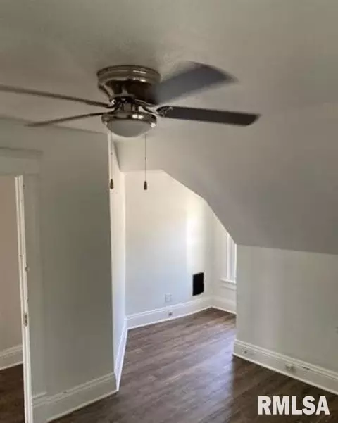 2001 S Spring St, Springfield, IL 62704 photo 7
