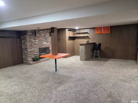 Living - 1102 W North Grand Ave, Springfield, IL 62702 photo 7 of 9