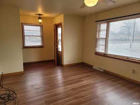 Living - 1102 W North Grand Ave, Springfield, IL 62702 photo 3 of 9