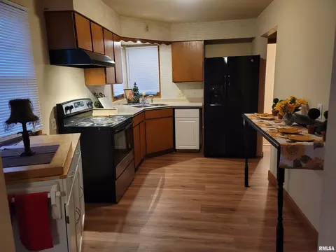 Kitchen - 1102 W North Grand Ave, Springfield, IL 62702 photo 1 of 2