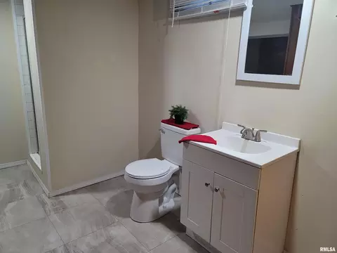Bath - 1102 W North Grand Ave, Springfield, IL 62702 photo 3 of 5