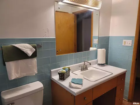Bath - 1102 W North Grand Ave, Springfield, IL 62702 photo 2 of 5