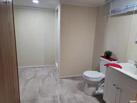 Bath - 1102 W North Grand Ave, Springfield, IL 62702 photo 4 of 5