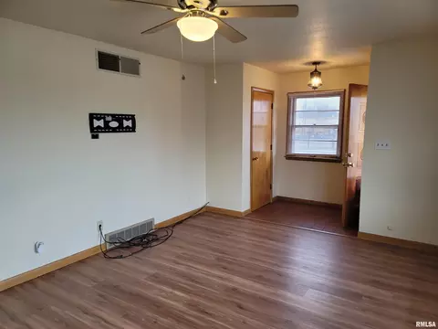 Living - 1102 W North Grand Ave, Springfield, IL 62702 photo 4 of 9