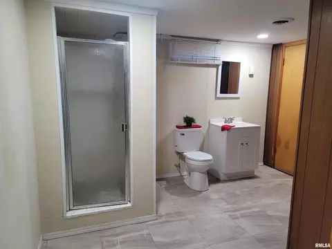 Bath - 1102 W North Grand Ave, Springfield, IL 62702 photo 5 of 5