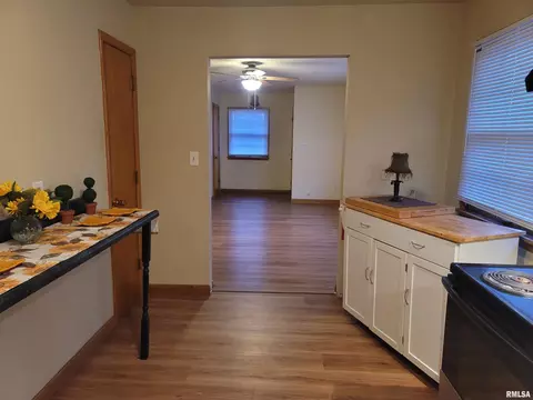 Entry Way - 1102 W North Grand Ave, Springfield, IL 62702 photo 1 of 1