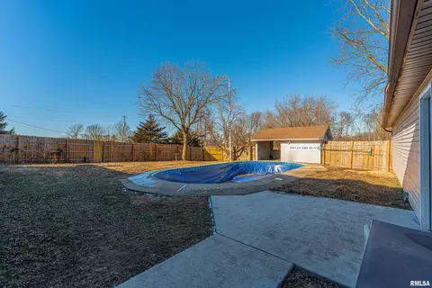 Exterior - 1955 E 2700 N Rd, Blue Mound, IL 62513 photo 5 of 6
