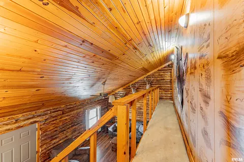 Entry Way - 1955 E 2700 N Rd, Blue Mound, IL 62513 photo 4 of 7