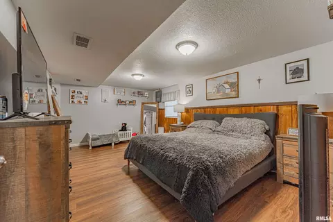 Bedroom - 1955 E 2700 N Rd, Blue Mound, IL 62513 photo 5 of 6