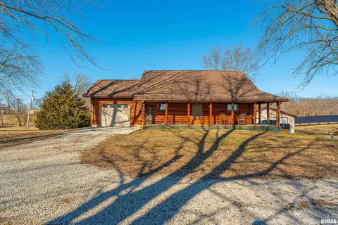 Exterior - 1955 E 2700 N Rd, Blue Mound, IL 62513 photo 2 of 6