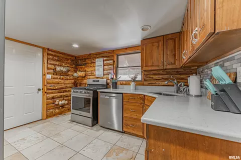 Kitchen - 1955 E 2700 N Rd, Blue Mound, IL 62513 photo 1 of 3