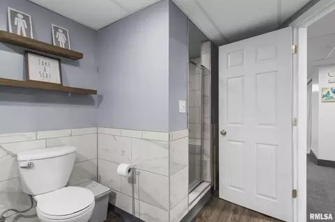 Bath - 53 Rosaria Rd, Springfield, IL 62702 photo 2 of 2