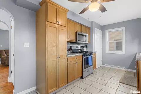 Kitchen - 53 Rosaria Rd, Springfield, IL 62702 photo 3 of 5