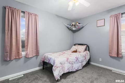 Bedroom - 53 Rosaria Rd, Springfield, IL 62702 photo 4 of 6