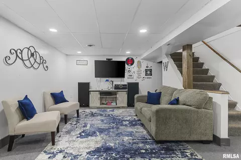 Living - 53 Rosaria Rd, Springfield, IL 62702 photo 3 of 3