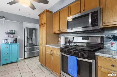Kitchen - 53 Rosaria Rd, Springfield, IL 62702 photo 1 of 5