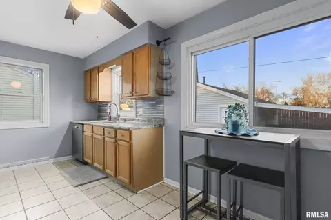 Kitchen - 53 Rosaria Rd, Springfield, IL 62702 photo 5 of 5