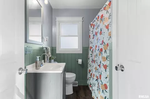 Bath - 53 Rosaria Rd, Springfield, IL 62702 photo 1 of 2